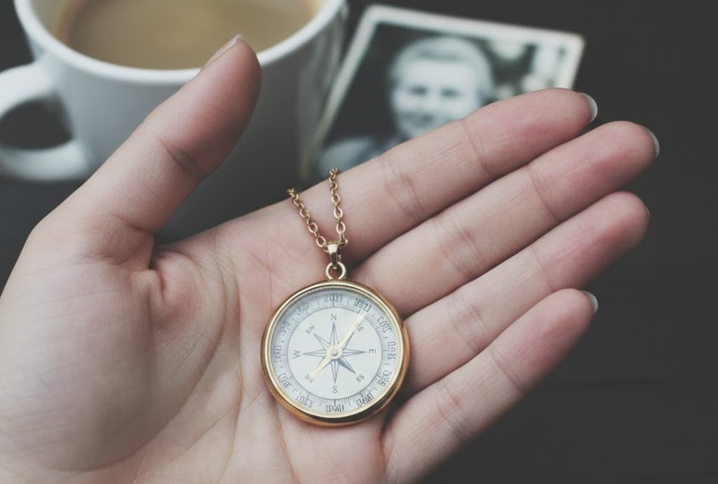 Pourquoi je porte ma boussole autour du cou (et le rêve qui a tout changé samedi)